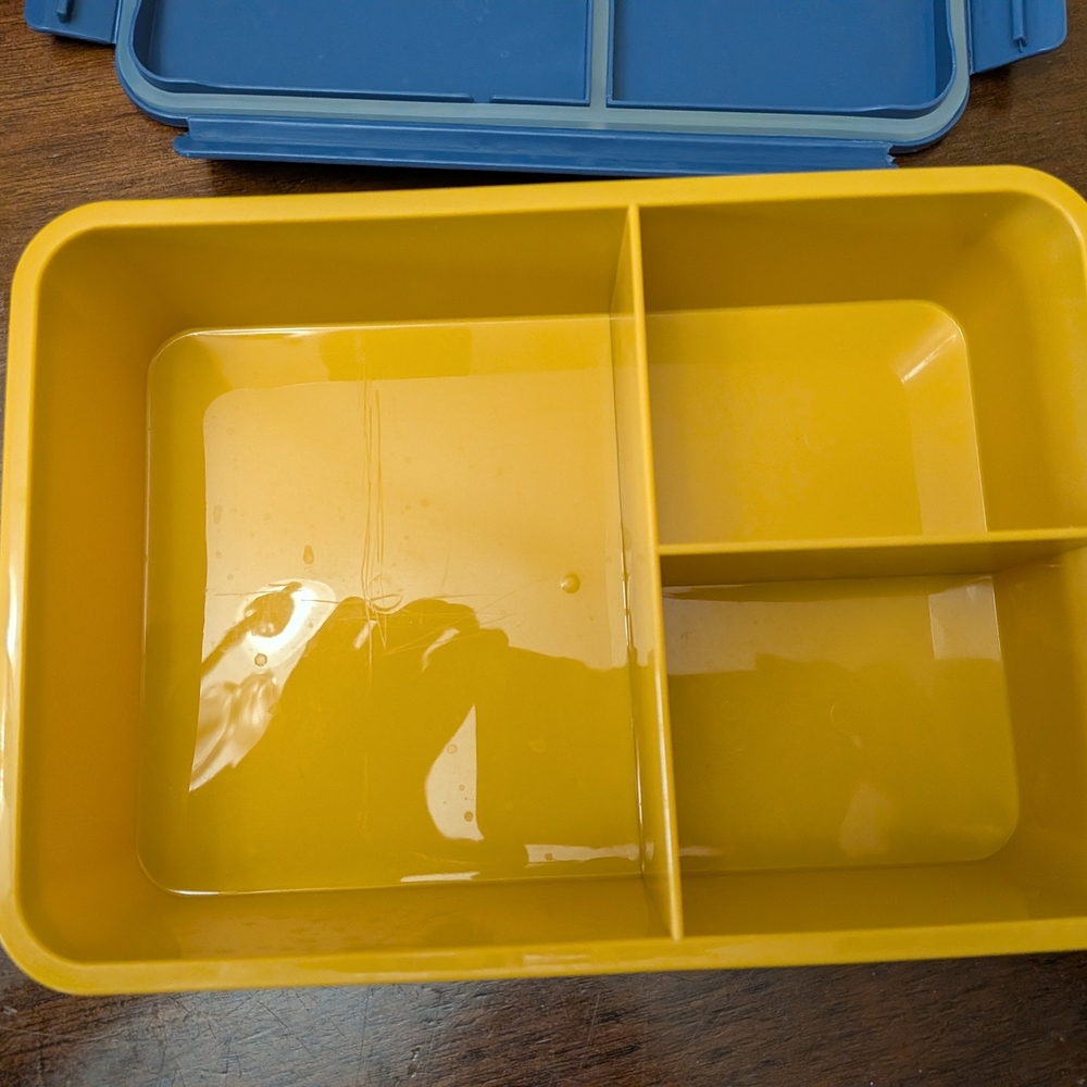 3 Colorful Stackable Lunch Boxes - Picture 3 of 12